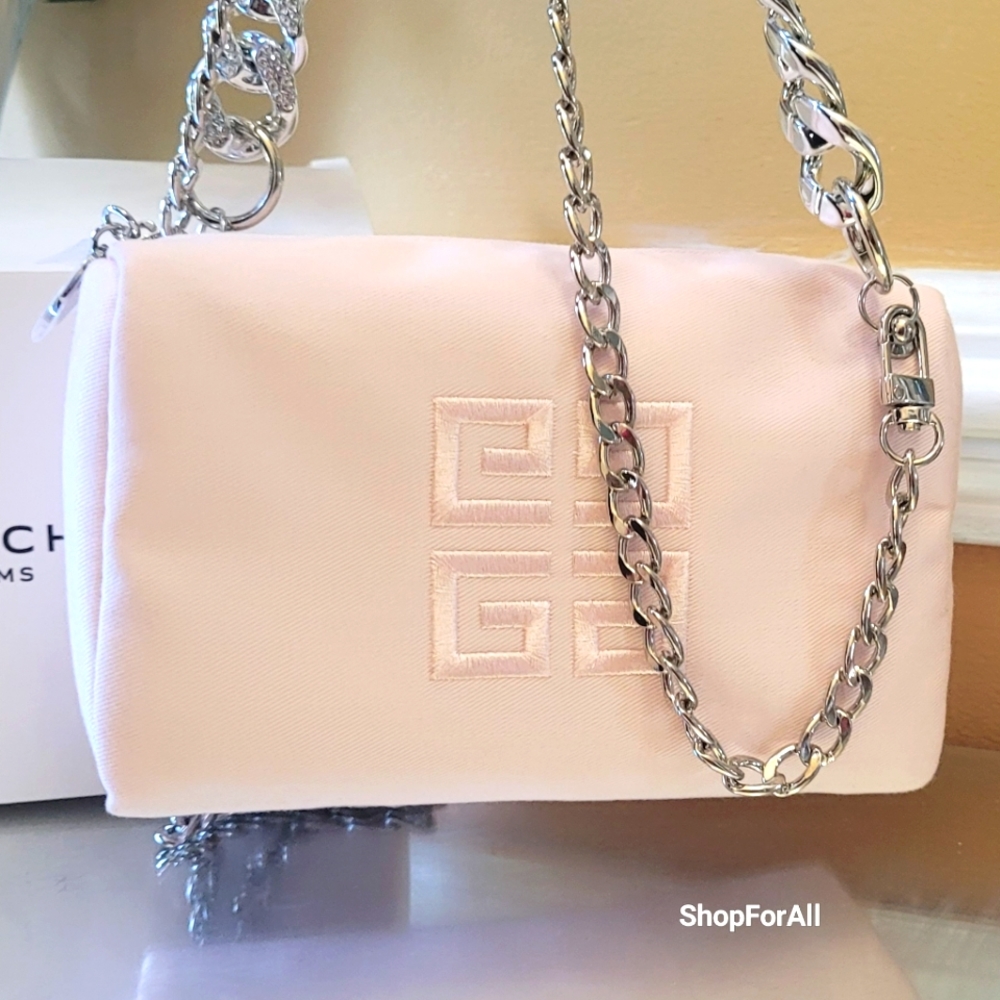 Givenchy - Picture 13 of 13